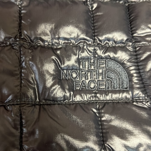 Black on Black North Face Puffer Vest - Picture 4 of 4